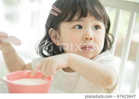 家庭，女人，女孩 67423647