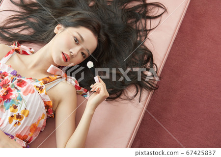 Beauty life of a woman in her twenties 67425837