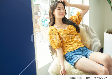 Beauty life of a woman in her twenties Beauty life of a woman in her twenties 67427039