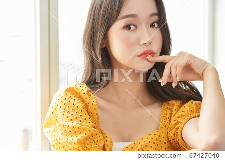 Beauty life of a woman in her twenties 67427040