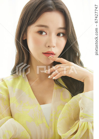 二十多歲的女人的美麗生活 二十多歲的女人的美麗生活 67427747