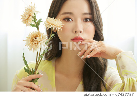 Beauty life of a woman in her twenties Beauty life of a woman in her twenties 67427787