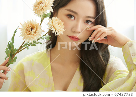 二十多歲的女人的美麗生活 67427788