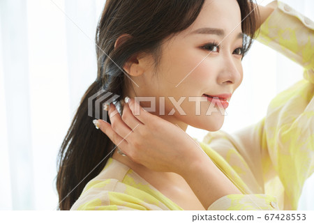 Beauty life of a woman in her twenties Beauty life of a woman in her twenties 67428553