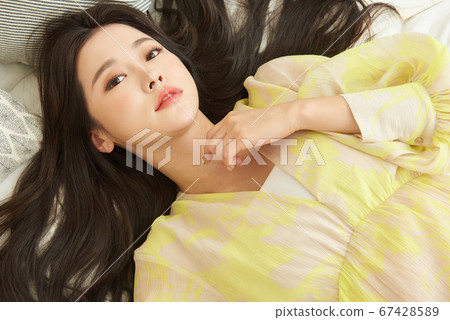Beauty life of a woman in her twenties Beauty life of a woman in her twenties 67428589