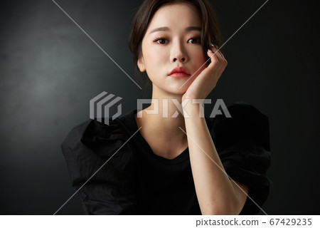Beauty pictorial of a woman in her 20s 67429235