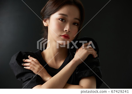 Beauty pictorial of a woman in her 20s 67429241