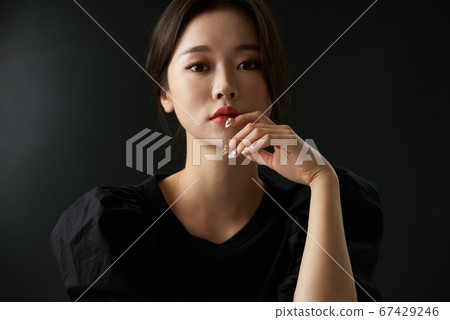 Beauty pictorial of a woman in her 20s 67429246