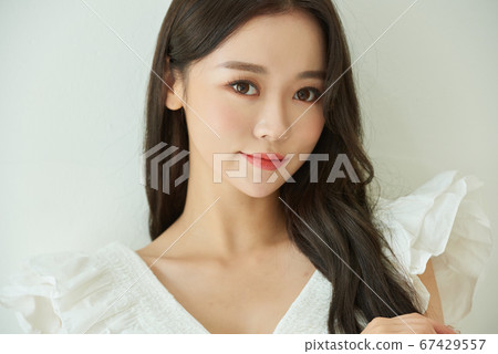 Beauty life of a woman in her twenties Beauty life of a woman in her twenties 67429557