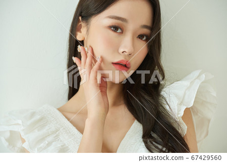 Beauty life of a woman in her twenties Beauty life of a woman in her twenties 67429560