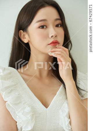 Beauty life of a woman in her twenties Beauty life of a woman in her twenties 67429571