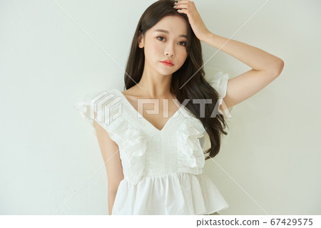 Beauty life of a woman in her twenties Beauty life of a woman in her twenties 67429575