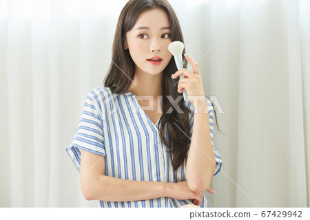 二十多歲的女人的美麗生活 67429942