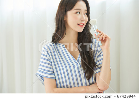 二十多歲的女人的美麗生活 67429944