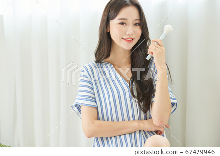Beauty life of a woman in her twenties Beauty life of a woman in her twenties 67429946