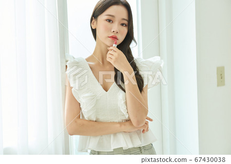 Beauty life of a woman in her twenties Beauty life of a woman in her twenties 67430038