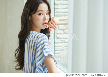 二十多歲的女人的美麗生活 67430627