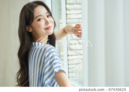 二十多歲的女人的美麗生活 67430629