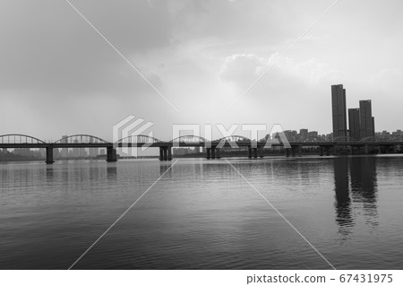 Yongsan Bridge, Yongsan-gu, Dongjak-gu, Han River, Seoul 67431975