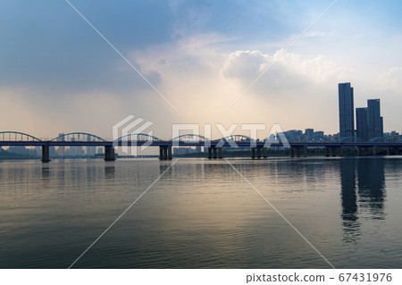 Yongsan Bridge, Yongsan-gu, Dongjak-gu, Han River, Seoul 67431976