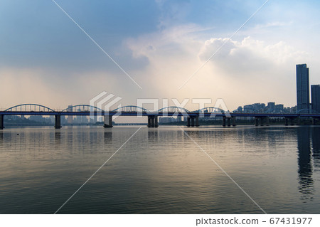 Yongsan Bridge, Yongsan-gu, Dongjak-gu, Han River, Seoul 67431977