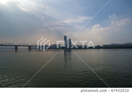 Yongsan Bridge, Yongsan-gu, Dongjak-gu, Han River, Seoul 67432010