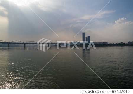 Yongsan Bridge, Yongsan-gu, Dongjak-gu, Han River, Seoul 67432011