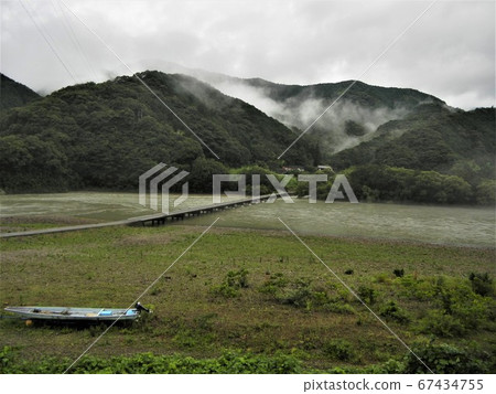 日本河景:雨季淹沒的四萬十川和勝磨橋 日本河景:雨季淹沒的四萬十川和勝磨橋 67434755
