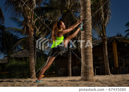 Stretching Stretching 67435080