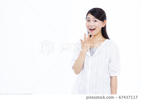 白色背景 67437117
