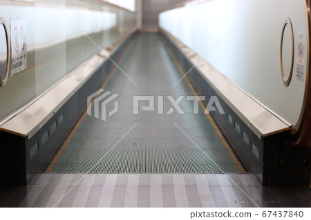 Moving walkway horizontal escalator 67437840