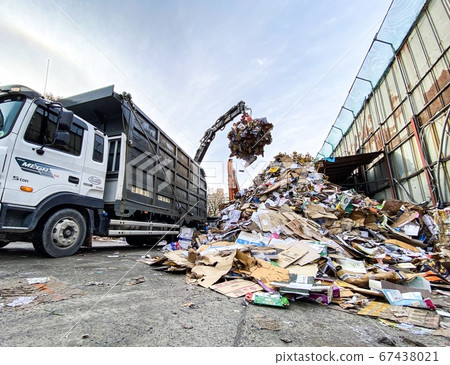 Recycling work 67438021