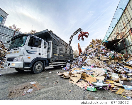 Recycling work Recycling work 67438022