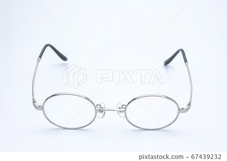 圓銀框眼鏡白色背景前視圖 67439232