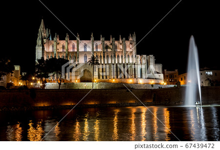 Cathedral of Palma de Mallorca at night - Spain Cathedral of Palma de Mallorca at night - Spain 67439472