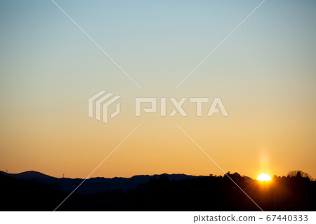山脈輪廓和日出 山脈輪廓和日出 67440333