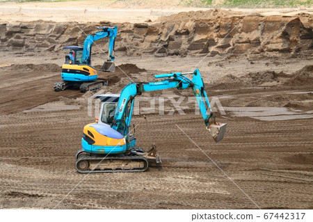 Yumbo at the construction site Yumbo at the construction site 67442317