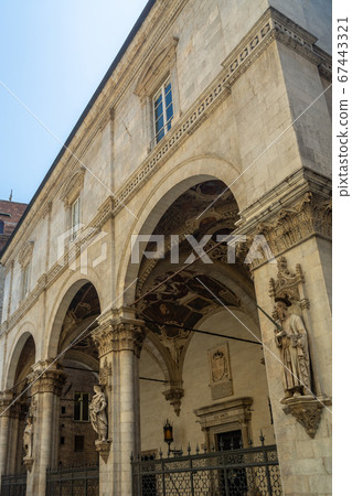 Loggia della Mercanzia in Siena Loggia della Mercanzia in Siena 67443321