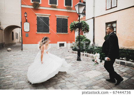 Perfect couple bride, groom posing and kissing in their wedding day Perfect couple bride, groom posing and kissing in their wedding day 67444736