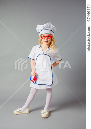 The little girl in a medical uniform is preparing to treat people 67446374