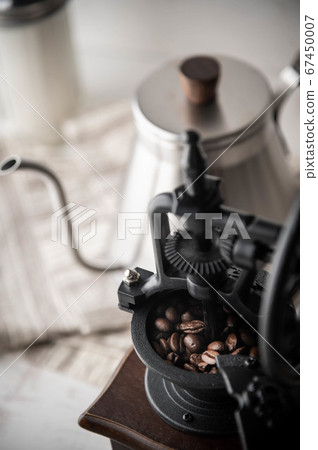 coffee bean in antique look mill 67450007