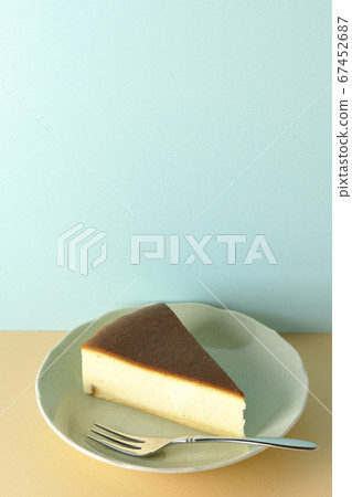 A simple cheesecake taken in the studio using a pale two-color background paper 67452687