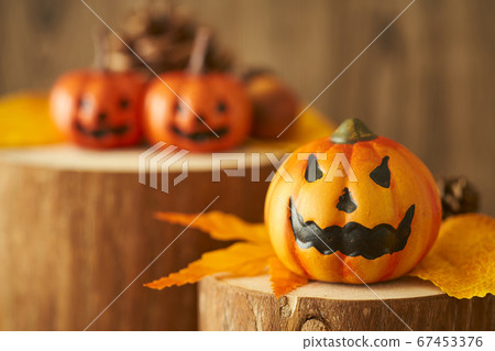 Halloween image on a stump Halloween image on a stump 67453376