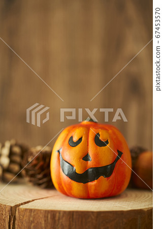 萬聖節樹樁上的圖像 萬聖節樹樁上的圖像 67453570