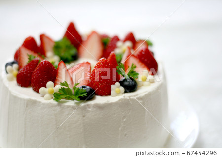 Cute homemade strawberry cake (chiffon) 67454296