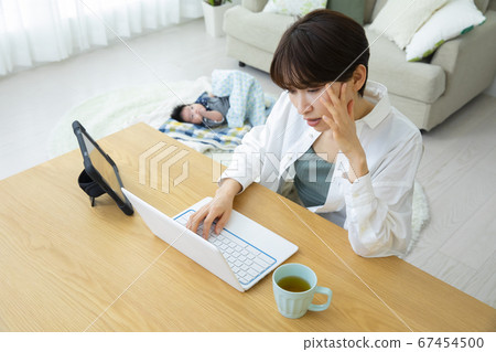Letter work mom and baby 67454500