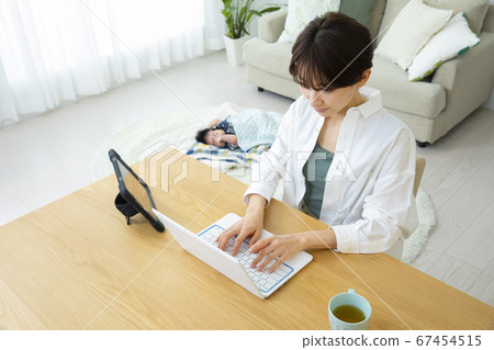 Letter work mom and baby Letter work mom and baby 67454515