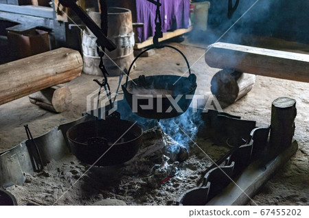 The hearth and the pot The hearth and the pot 67455202