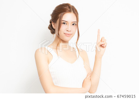 Young woman showing point with forefinger 67459015