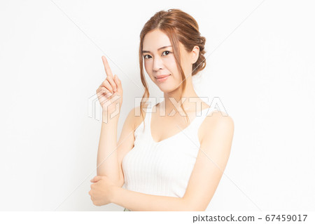 Young woman showing point with forefinger 67459017